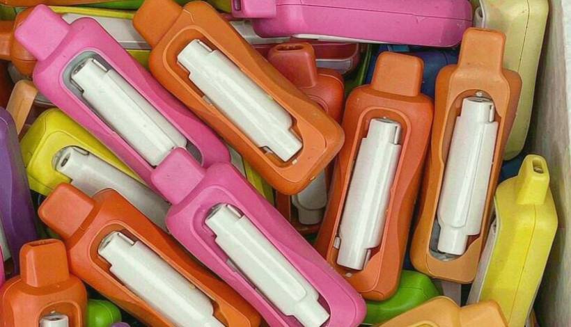 Algeria Convenience Store Long Shelf Vape packaging detail