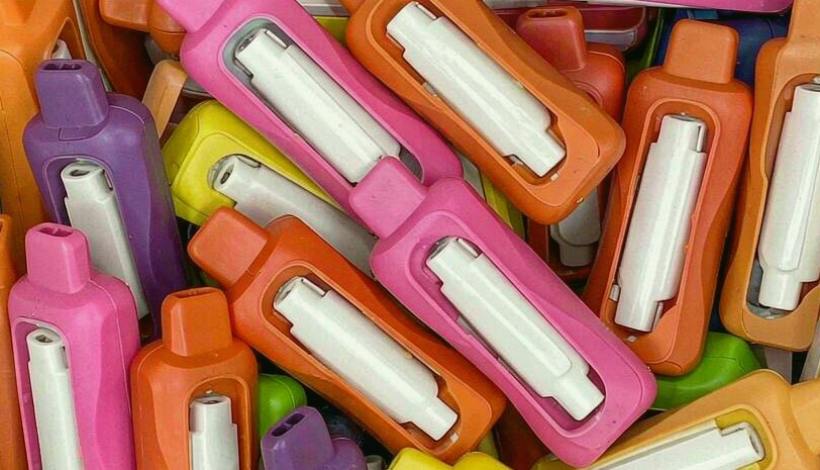 Algeria Convenience Store Long Shelf Vape packaging detail