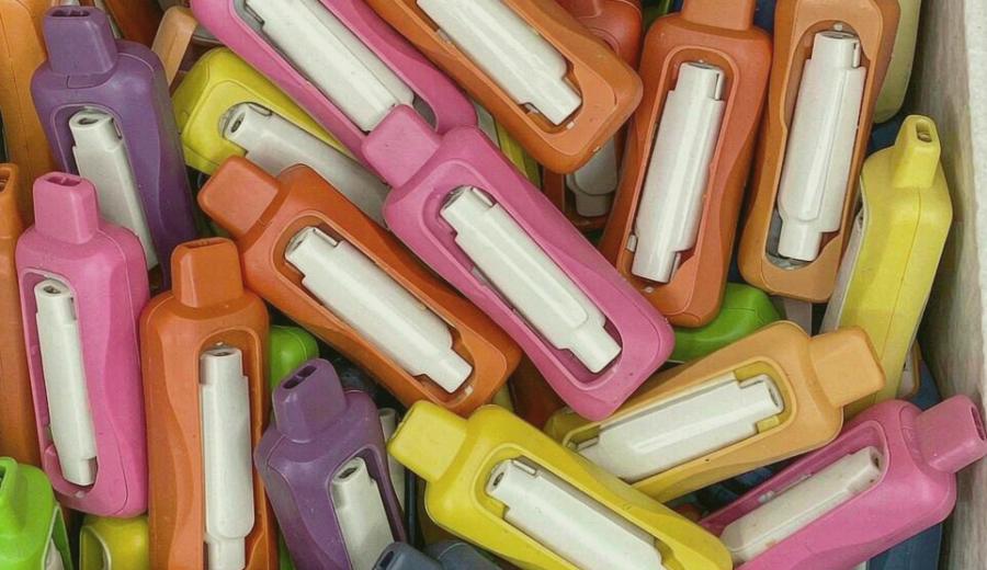 Algeria Convenience Store Long Shelf Vape packaging detail