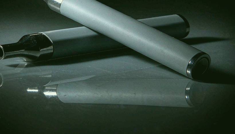 Algeria Convenience Store Long Shelf Vape packaging detail