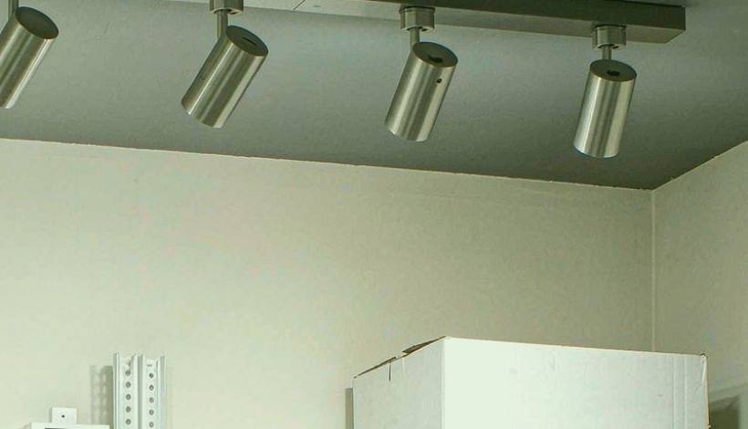Algeria Convenience Store Long Shelf Vape packaging detail