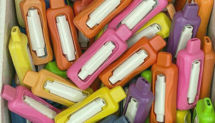 Algeria Convenience Store Long Shelf Vape packaging detail