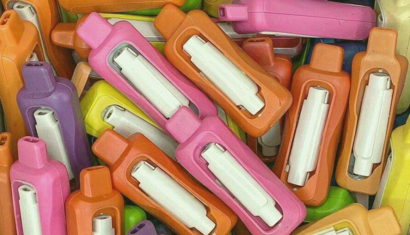 Algeria Convenience Store Long Shelf Vape packaging detail