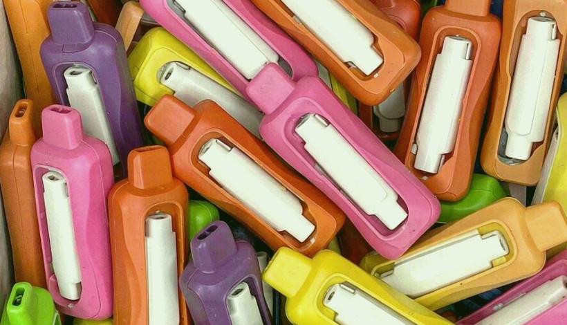 Algeria Convenience Store Long Shelf Vape packaging detail