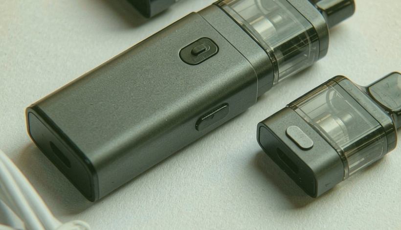 Algeria Convenience Store Long Shelf Vape packaging detail