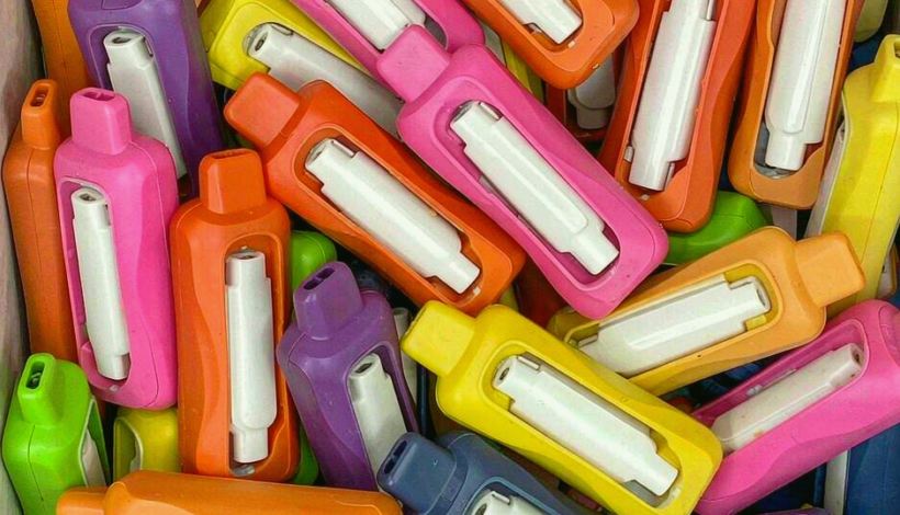 Algeria Convenience Store Long Shelf Vape packaging detail